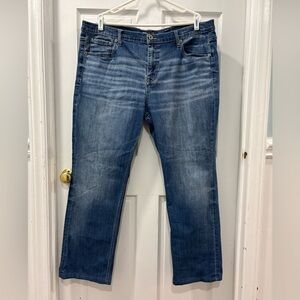 BKE Men’s Tyler Stretch Jeans Size 42x31 Medium Wash Straight Leg Relaxed Fit